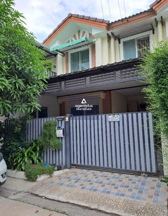 ขายพร้อมผู้เช่า ทาวน์โฮม หมู่บ้านพฤกษาวิลล์27 พื้นที่ใช้สอยใกล้เคียงบ้านเดี่ยว สองชั้น 3 ห้องนอน 2 ห้องน้ำ แอร์ทุกห้อง บ้านหันทิศใต้ สังคมหมู่บ้านดี อยู่สบาย ปลอดภัยให้ตามภาพทั้งหมด จอดรถสบายสามคัน เดินทางสะดวก ซอยปลอดภัย หมู่บ้านปลอดภัย ไม่โทรม