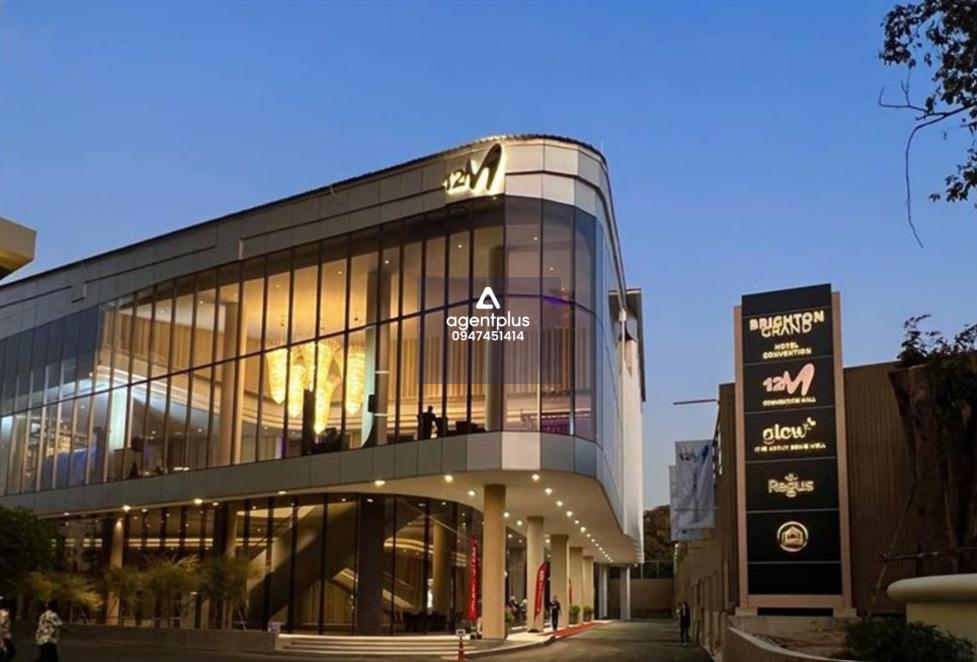 สำนักงานให้เช่าใจกลางพัทยา – Regus Brighton Grand ห่างจาก Terminal 21 พัทยาเพียง 5 นาที ติดกับ Convention Hall ภายในโรงแรม Brighton Grand พื้นที่ทำงานพร้อมใช้งานครบครัน เหมาะสำหรับทั้งธุรกิจท้องถิ่นและต่างชาติ ในบรรยากาศเงียบสงบ พร้อมสิ่งอำนวยความสะดวก