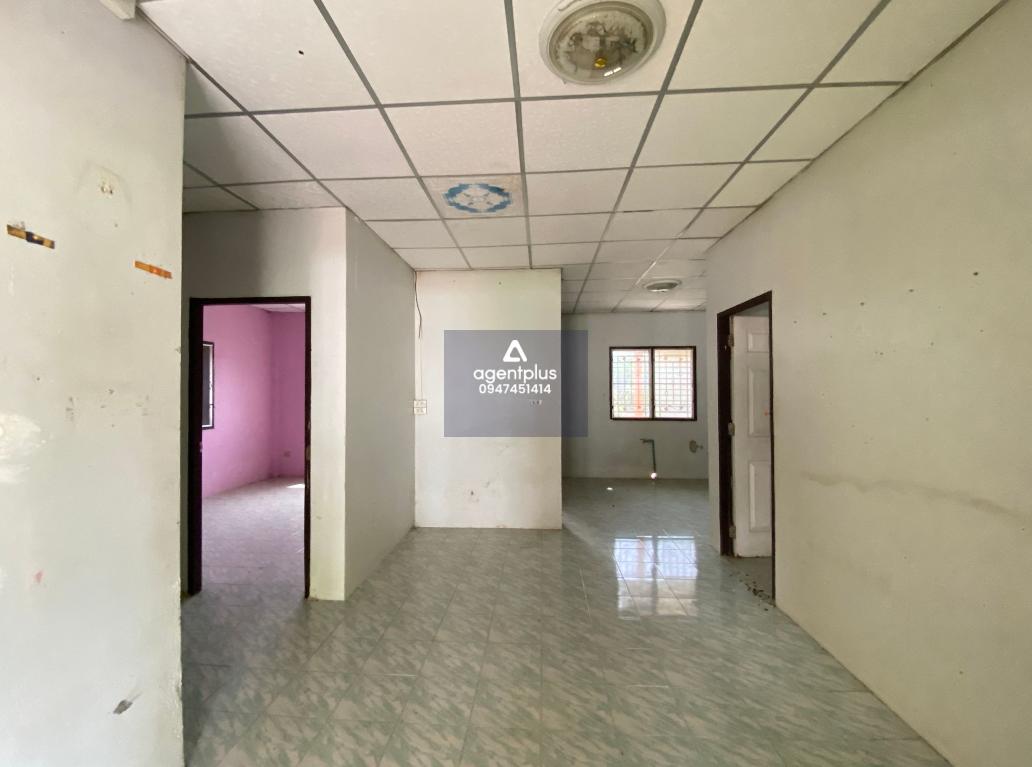 บ้านเดี่ยวชั้นเดียว โครงการอ่าวไทยธานี ทำเลดี การคมนาคมสะดวก สาธารณูปโภคครบครัน ห่างจากถนนสายบ้านแลง-นาตาขวัญ (ทล.3139) ประมาณ 680 เมตร