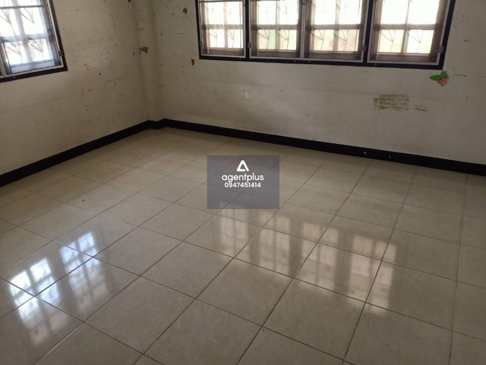 บ้านเดี่ยวชั้นเดียว โครงการบุญรักษา 3 ทำเลดี อยู่ในแหล่งชุมชน ใกล้ถนนสายหลักและสายรอง การคมนาคมสะดวก โครงการมีระบบรักษาความปลอดภัย