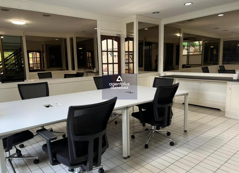 บ้านเดี่ยวให้เช่า ทำเลดีมาก ถนนสุขุมวิท ใกล้ BTS พร้อมพงศ์ เหมาะสำหรับอยู่อาศัย หรือใช้เป็น Home Office ตกแต่งครบ พร้อมใช้งานทันที