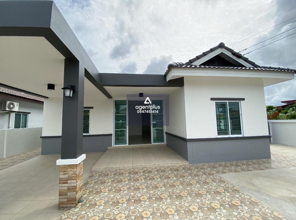 บ้านเดี่ยวชั้นเดียว การคมนาคมสะดวก สาธารณูปโภคครบครัน ห่างจากถนนสุขุมวิทประมาณ 2 กม. ศักดิ์ทิพย์ 7 เมืองระยอง ปรับปรุงใหม่