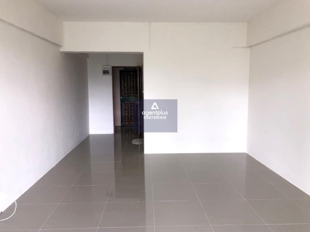 คอนโดมิเนียม ภายในกว้างขวาง ทำเลดี ใกล้เขาพระตำหนักและชายหาดพัทยาใต้ เดินทางสะดวกทั้งถนนพระตำหนักและถนนทัพพระยา รายล้อมด้วยร้านค้า ร้านอาหาร และสิ่งอำนวยความสะดวกครบ เหมาะสำหรับอยู่อาศัยหรือปล่อยเช่าเพื่อการลงทุน