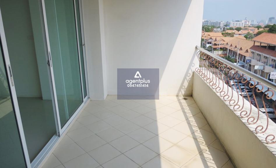 คอนโดมิเนียม ที.ดับบลิว.จอมเทียน บีช บางละมุง บริเวณเป็นแหล่งท่องเที่ยวและแหล่งชุมชน การคมนาคมสะดวก สาธารณูปโภคพร้อม เหมาะอยู่อาศัย