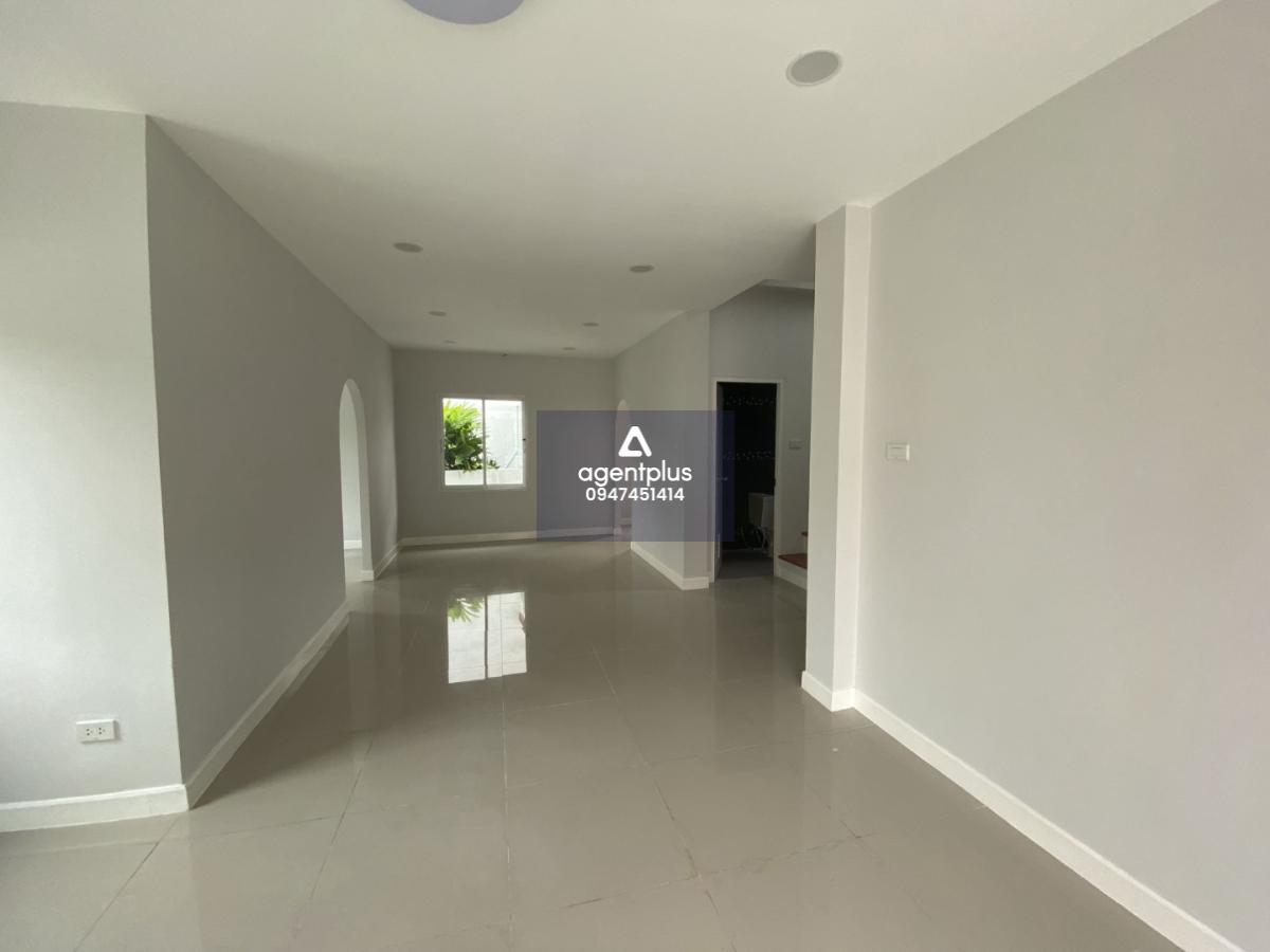 บ้านเดี่ยว โครงการบ้านสุขุมวิท 1 บางปะกง บ้านเดี่ยว 2 ชั้น ทำเลดี ติดถนนในโครงการ อยู่ใกล้กรุงเทพฯ การเดินทางเข้า-ออกสะดวก