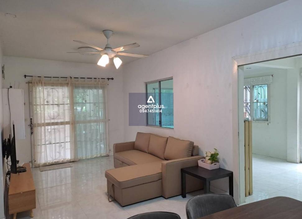 ขายพร้อมผู้เช่า ทาวน์โฮม หมู่บ้านพฤกษาวิลล์27 พื้นที่ใช้สอยใกล้เคียงบ้านเดี่ยว สองชั้น 3 ห้องนอน 2 ห้องน้ำ แอร์ทุกห้อง บ้านหันทิศใต้ สังคมหมู่บ้านดี อยู่สบาย ปลอดภัยให้ตามภาพทั้งหมด จอดรถสบายสามคัน เดินทางสะดวก ซอยปลอดภัย หมู่บ้านปลอดภัย ไม่โทรม