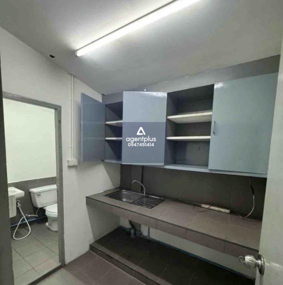 ให้เช่าคลังสินค้า มีออฟฟิสด้านใน ใกล้ทางขึ้นลง วงแหวนรอบนอก