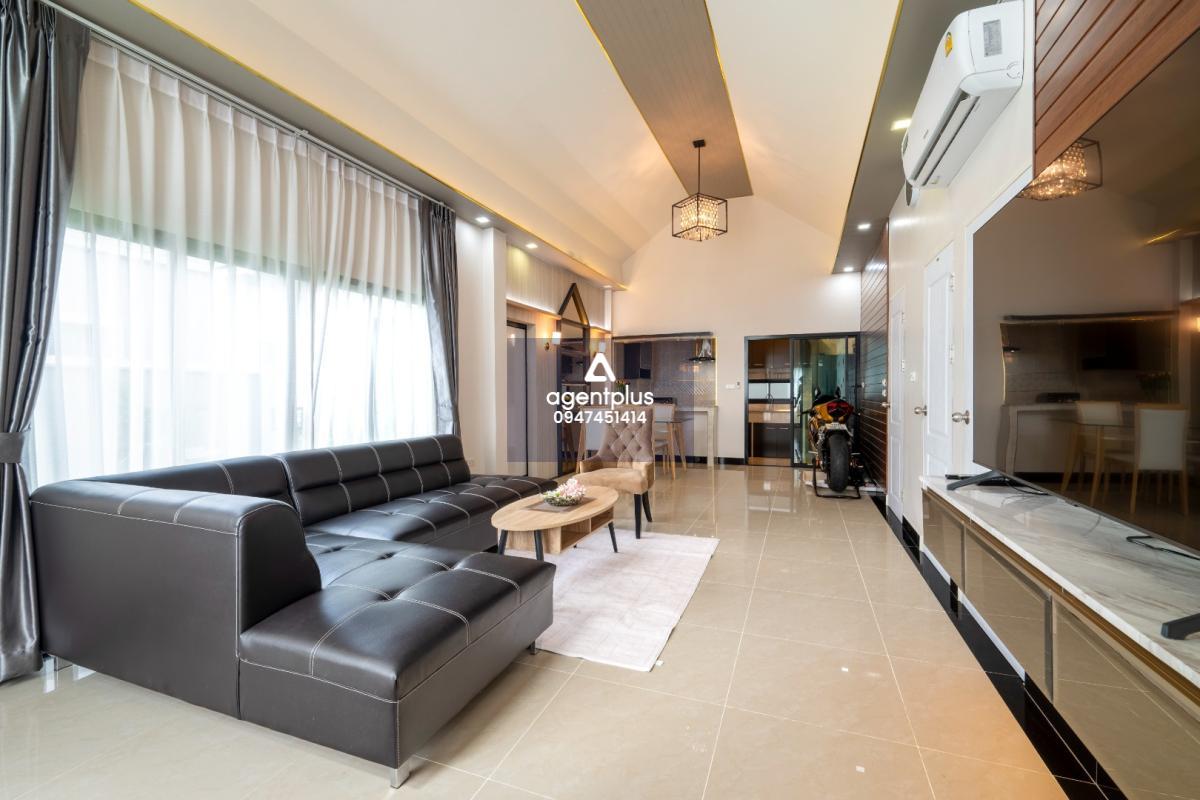 บ้านเดี่ยวมีสระว่ายน้ำพร้อมอยู่ ทำเลสยามคันทรี่คลับ ใกล้ตลาดวนาสิน พัทยา