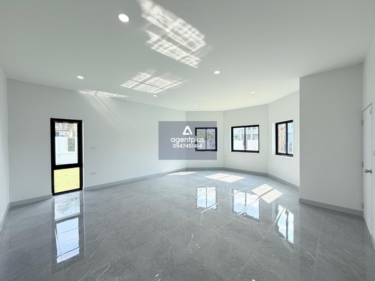 บ้านเดี่ยว 3ห้องนอน 4 ที่จอดรถ บ้านชั้นเดียว บ้านสร้างใหม่ ที่ดินใหญ่ 220 ตรว. พร้อมสระว่ายน้ำส่วนตัว