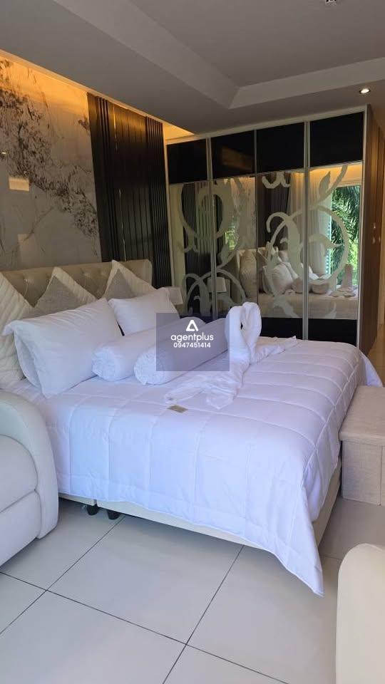  ขายคอนโดสตูดิโอ พระตำหนัก ห้องมุม รีโนเวทใหม่ วิวสวนและสระ โควต้าต่างชาติ