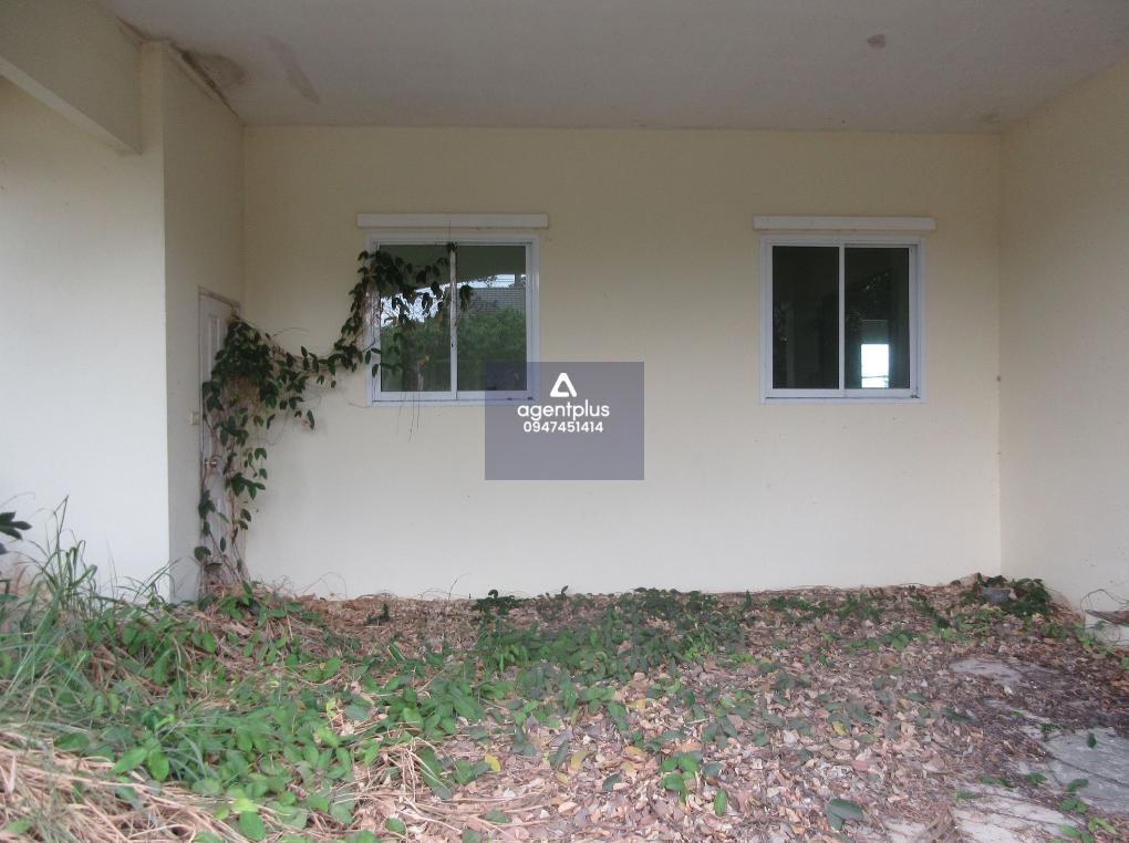 บ้านเดี่ยวชั้นเดียว ทำเลดี โครงการอยู่ใกล้ถนนสายหลัก (ทล.36) เดินทางเข้า-ออกสะดวก ตั้งอยู่ในแหล่งชุมชน โครงการบ้านนิภารมย์ ระยอง