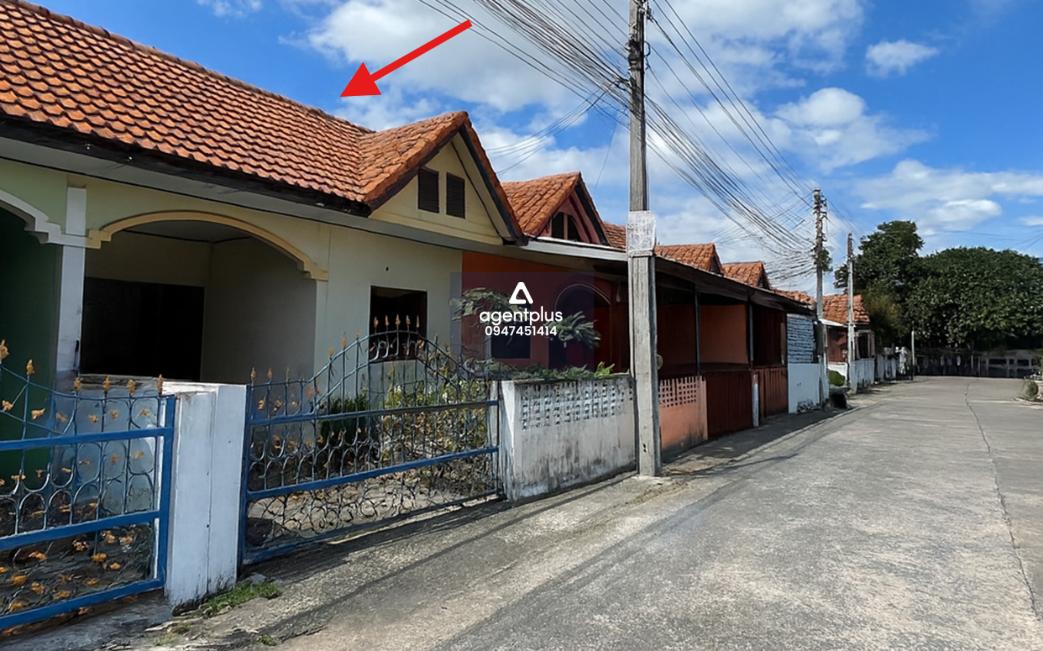 ทาวน์เฮ้าส์ชั้นเดียว ห่างจากถนนสัตหีบ-ฉะเชิงเทรา (ทล.331) แยกเข้าถนนอ่าวอุดม-ปากร่วม ประมาณ 5 กม โครงการภูวรินทร์ ศรีราชา การคมนาคมสะดวก สาธารณูปโภคครบครัน