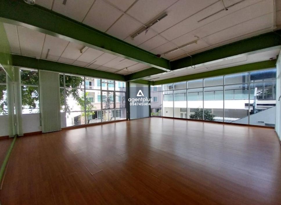 พื้นที่เช่า เหมาะสำหรับทำเป็น Studio โยคะ / ฟิตเนส ขนาดกลาง ฟรีค่าส่วนกลาง ตลอดสัญญเช่า ทำเลทองติดถนนนิมมานเหมินทร์ โครงการแคนทารี เทอเรส อาคาร 3 ชั้น