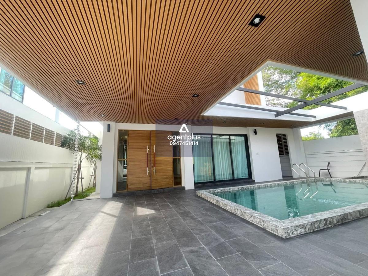 พูลวิลลาชัยพฤกษ์ฝั่งทะเล | Luxury Pool Villa near Jomtien Beach