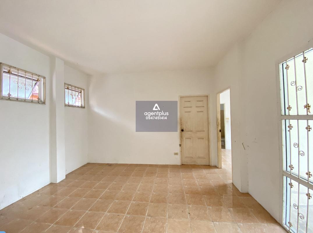 บ้านแฝด โครงการอารยา ซอย 6 ห่างจากถนนสุขุมวิท (ทล.3) ประมาณ 1.4 กม ตั้งอยู่ใกล้แหล่งชุมชน การคมนาคมสะดวก