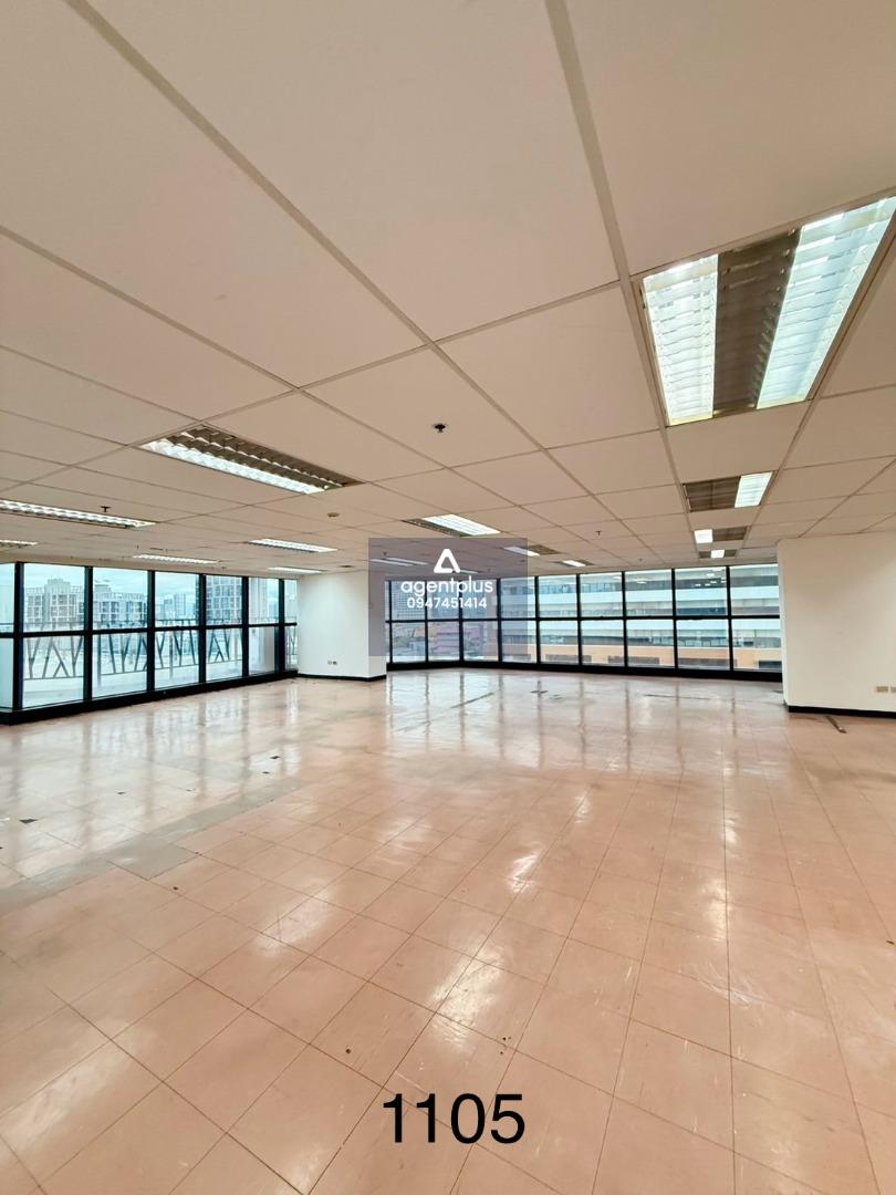 BANGKOK BUSINESS CENTER  **ออฟฟิศดี ทำเลเด็ด ใจกลางเอกมัย 🏢✨**  ตึก BBC – Bangkok Business Center
