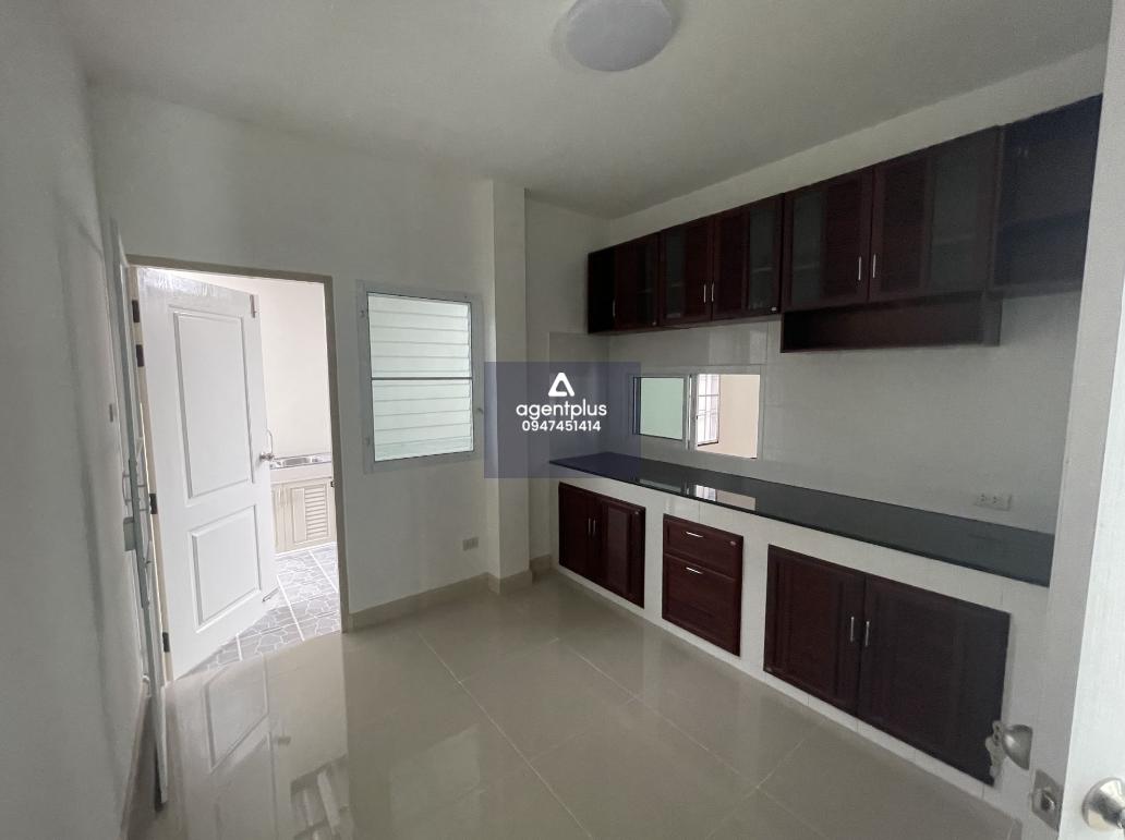 บ้านเดี่ยว 2 ชั้น โครงการทรายแก้วการ์เด้น โฮม ติดถนนเทศบาลพัฒนา เดินทางสะดวก เข้า-ออกได้หลายเส้นทาง ทั้ง ถนนข้าวหลาม และถนนแสนสุข