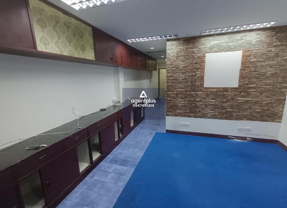 ออฟฟิศให้เช่าชั้น 2 ทำเลดี ติด BTS เพลินจิต ขนาด 40 ตารางเมตร