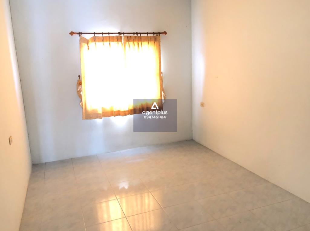 ทาวน์เฮ้าส์ 2 ชั้น จากถนนศุขประยูร (ทล.315) แยกเข้าถนนมิตรภาพ (ชบ.3057) ประมาณ 700 เมตร อีสแลนด์ แอนด์ เฮ้าส์ การคมนาคมสะดวก สาธารณูปโภคครบครัน ใกล้แหล่งชุมชน