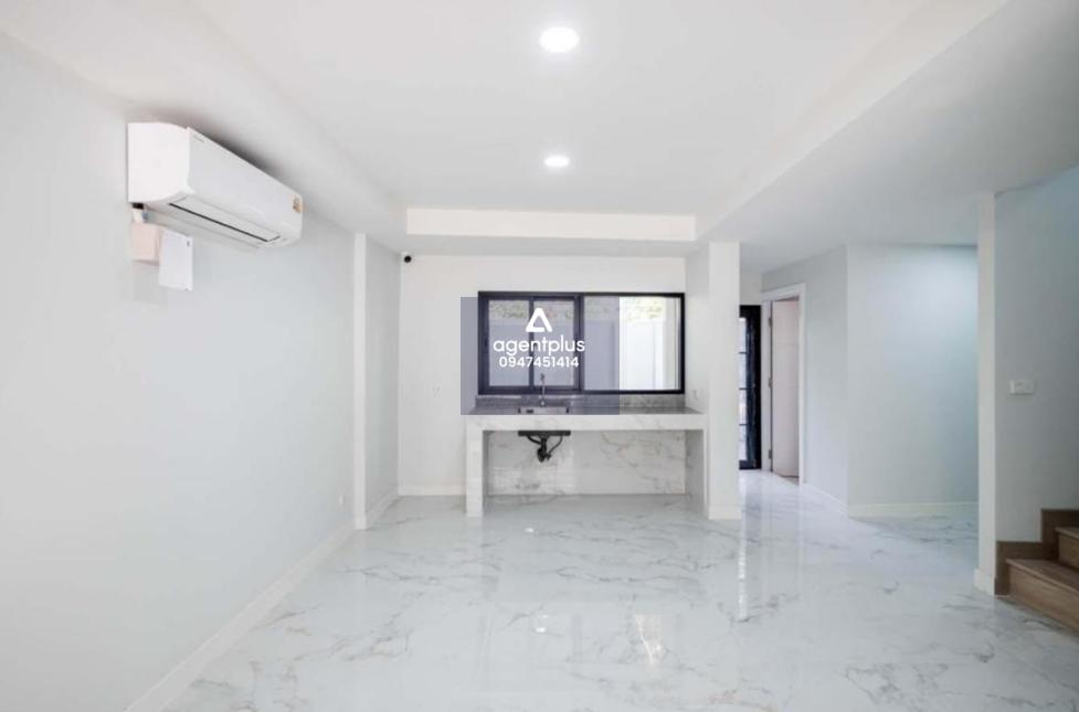 *ขายทาวน์เฮ้าส์สไตล์โมเดิร์นคลาสสิค (ไม่รวมตกแต่ง) ซอย พัฒนาการ 12 เชื่อมต่อเพชรบุรีตัดใหม่-ท่องหล่อ-สุขุมวิท-พระราม9-ศรีนครินทร์ สะดวกรวดเร็ว