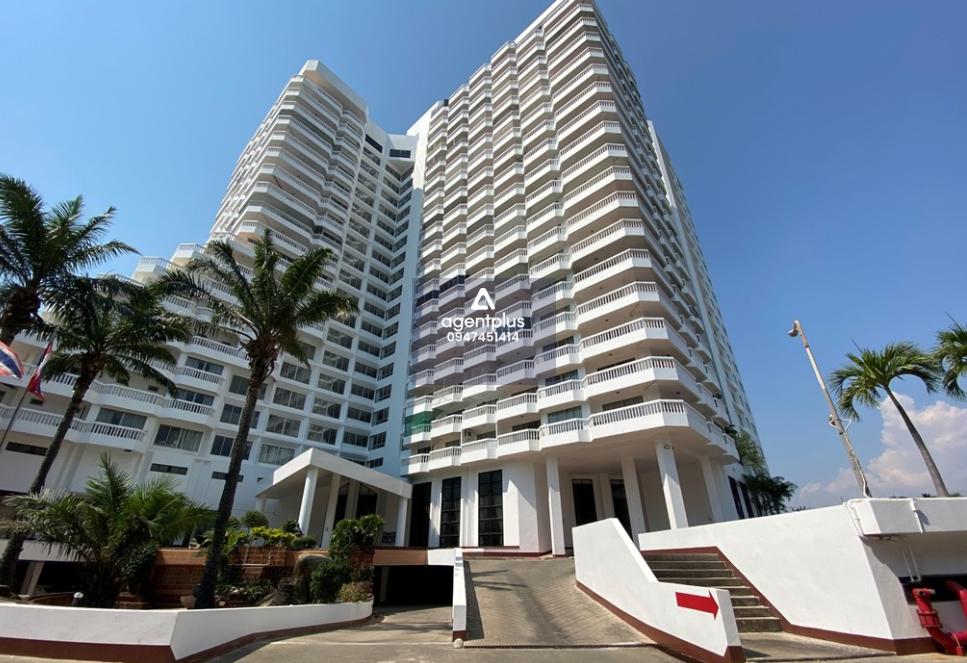 PMY Beach Condominium (พี.เอ็ม.วาย. บีช คอนโดมิเนียม) เป็นคอนโดมิเนียมริมทะเล สภาพภายในห้องยังไม่มีการตกแต่ง ยังไม่แล้วเสร็จ