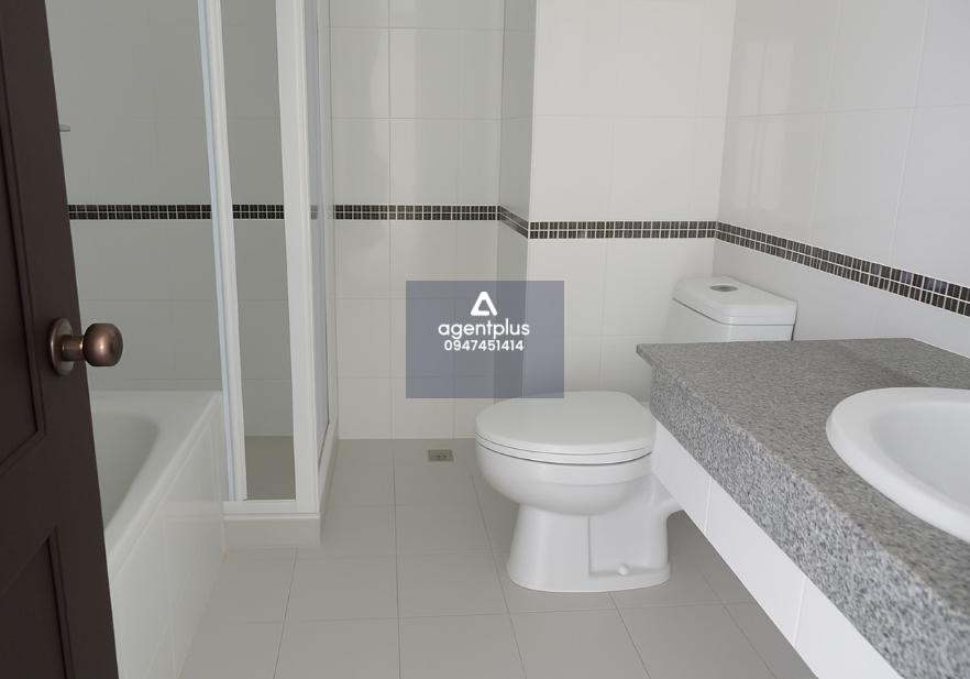 คอนโดมิเนียม ที.ดับบลิว.จอมเทียน บีช บางละมุง บริเวณเป็นแหล่งท่องเที่ยวและแหล่งชุมชน การคมนาคมสะดวก สาธารณูปโภคพร้อม เหมาะอยู่อาศัย