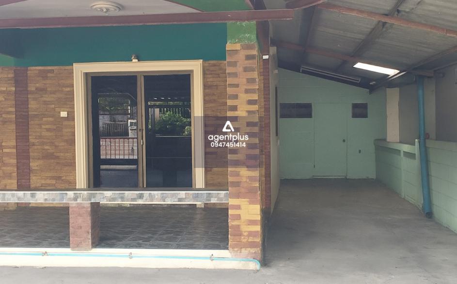 บ้านเดี่ยว โครงการพีระ การ์เด้น โฮม ชลบุรี ติดถนนสายกระทิงลาย-ปลวกเกตุ เดินทางเข้า-ออกสะดวก สาธารณูปโภคครบครัน อยู่ในย่านชุมชน