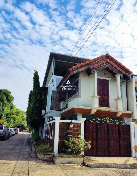 ขาย/เช่า บ้านสุขุมวิท  ติดรถไฟฟ้า​ BTS (สุขุมวิท ซอย 68)  ทาวเฮ้าส์ 2 ชั้น น่าอยู่ทำเลดีมากๆ​ ศักยภาพด้านทำเล​ สะดวกสบายเรื่องการเดินทาง​ สามารถทำเป็นออฟฟิสได้สบาย