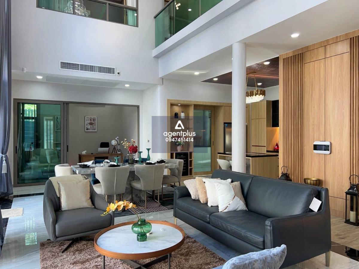 ขายพูลวิลล่าหรู 5 ห้องนอน 6 ห้องน้ำ มาบประชัน พัทยา ใกล้โรงเรียนนานาชาติ