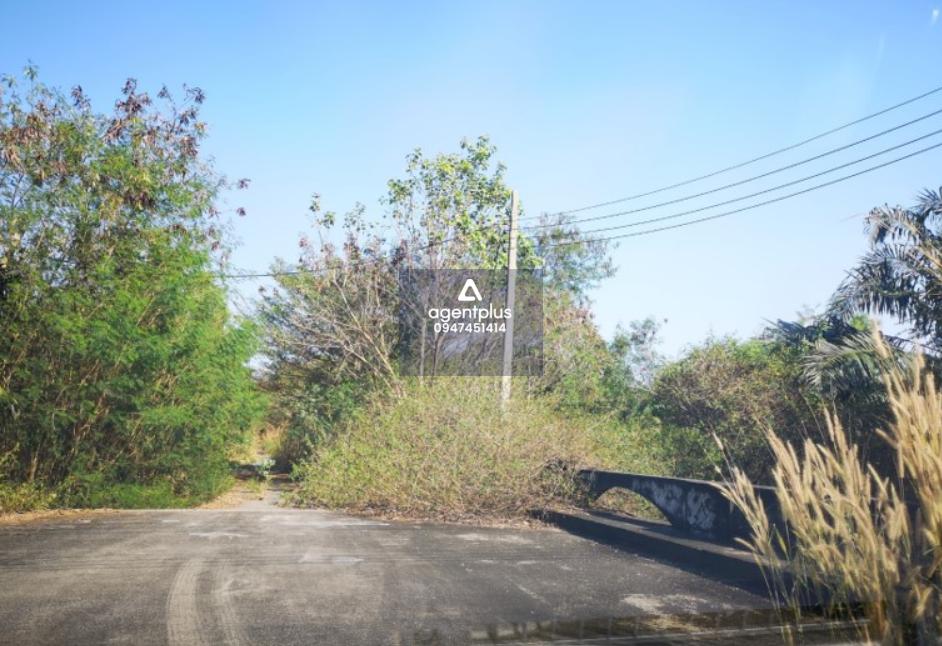 ที่ดินเปล่ารูปหลายเหลี่ยม พร้อมอาคารสิ่งปลูกสร้างเพื่ออยู่อาศัย มีนศิริรีสอร์ท พื้นที่กว้างขวาง เหมาะเพื่อการลงทุนหรือพักอาศัยส่วนตัว ท่ามกลางธรรมชาติ