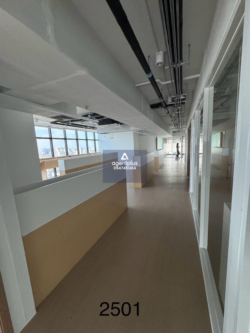 BANGKOK BUSINESS CENTER  **ออฟฟิศดี ทำเลเด็ด ใจกลางเอกมัย 🏢✨**  ตึก BBC – Bangkok Business Center