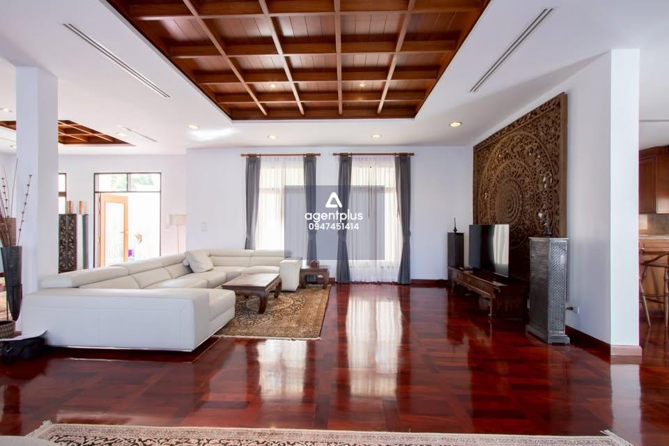 ขาย/เช่าบ้านพร้อมสระว่ายน้ำส่วนตัว มีท่าเทียบเรือส่วนตัว วิวทะเล มารีน่า จอมเทียน 