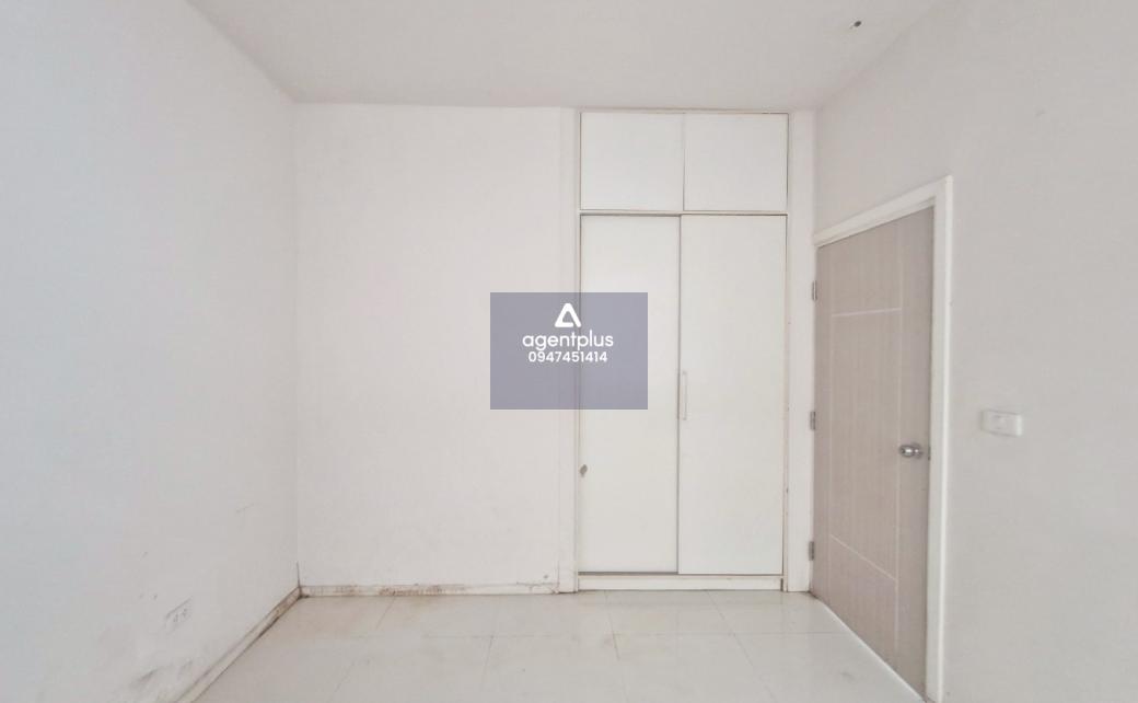 โครงการพีนัท ปลวกแดง ทาวน์เฮ้าส์ชั้นเดียว ทำเลดี ถ.บ้านวังตาผิน 2 แยกจากถนนปลวกแดง-ระยอง (ทล.3191) ทรัพย์อยู่ห่างจากถนนปลวกแดง-ระยอง (ทล.3191) ประมาณ 1 กิโลเมตร