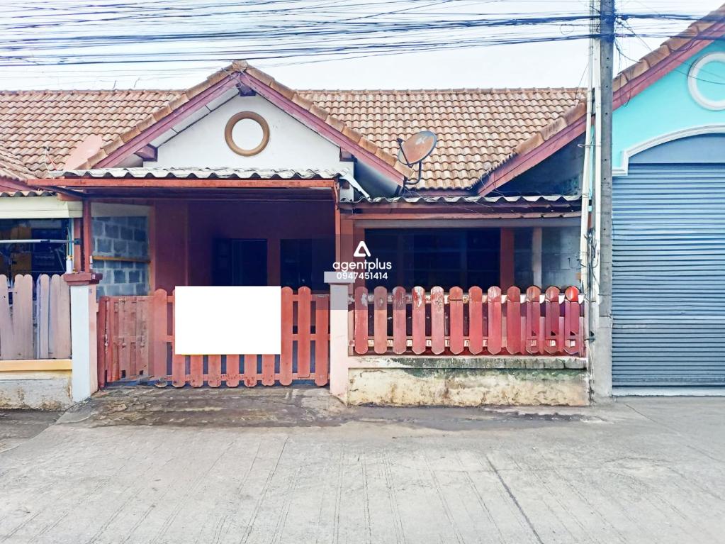 ทาวน์เฮ้าส์ โครงการแวนด้า นิคมพัฒนา ทำเลโครงการติดกับถนนสายเอกนิคม (ทล.3191) การเดินทางเข้า-ออกสะดวก อยู่หากจากตลาดนิคม 3.5 กม.