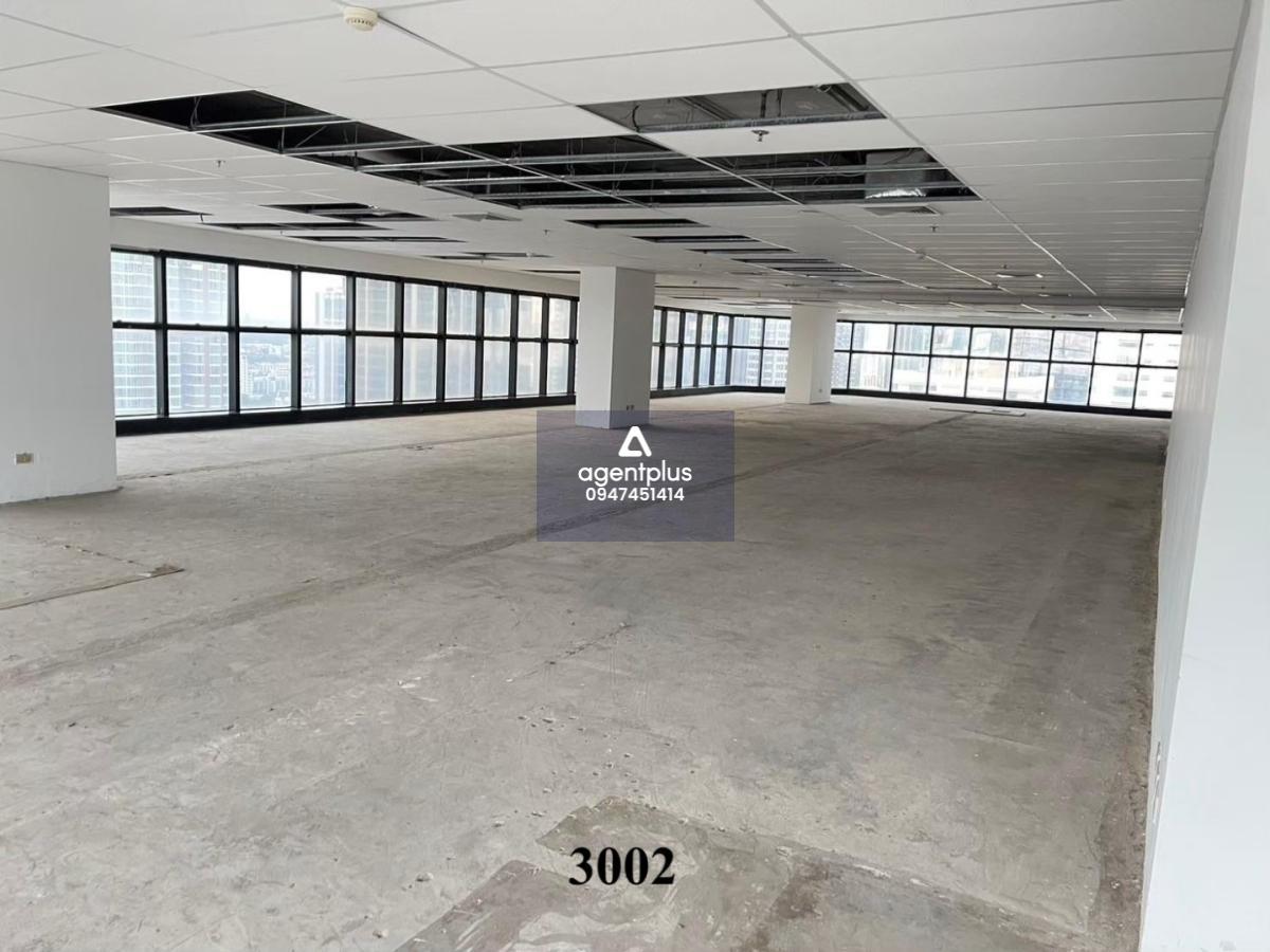 BANGKOK BUSINESS CENTER  **ออฟฟิศดี ทำเลเด็ด ใจกลางเอกมัย 🏢✨**  ตึก BBC – Bangkok Business Center