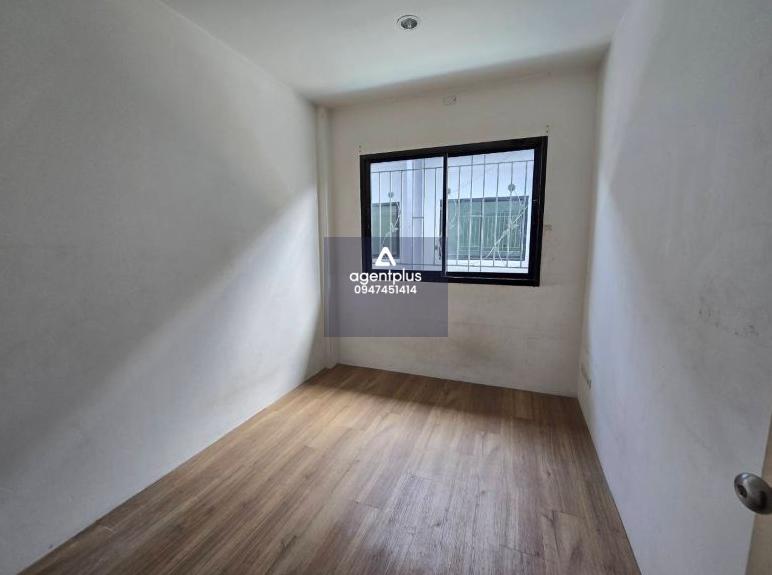 ทาวน์เฮาส์ 2 ชั้น สไตล์โมเดิร์น โครงการตั้งอยู่ทำเลดีการเดินทางสะดวก ใกล้ถนนทางหลวงหมายเลข 3023 และถนนวิฑูรดำริ รายล้อม 