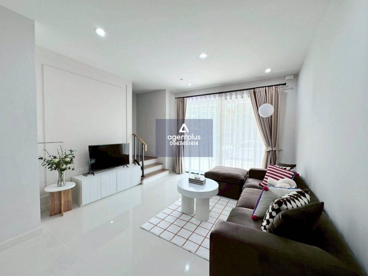 ให้เช่าทาวน์โฮม 3 ชั้น บ้านกลางเมือง พระราม 9 - กรุงเทพกรีฑา บ้านหลังมุม ทำเลดีมาก