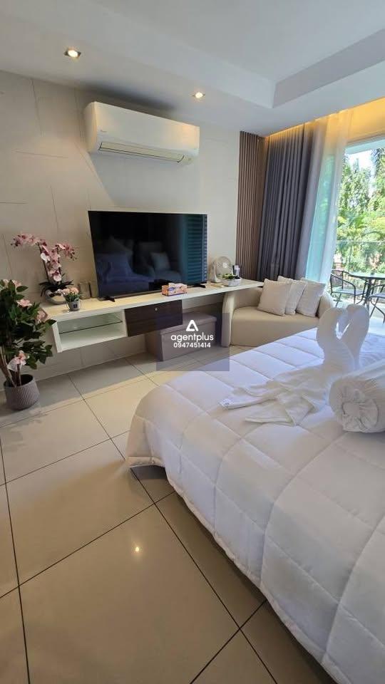  ขายคอนโดสตูดิโอ พระตำหนัก ห้องมุม รีโนเวทใหม่ วิวสวนและสระ โควต้าต่างชาติ