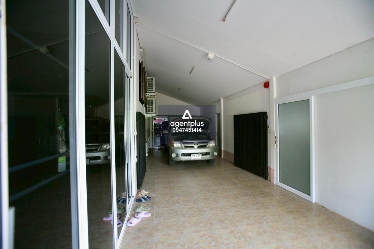 บ้านเดี่ยวชั้นครึ่ง ทำเลดี มีการต่อเติมและปรับปรุงใหม่บางส่วน พร้อมอยู่ ห่างชายหาด 10 นาที ระยอง