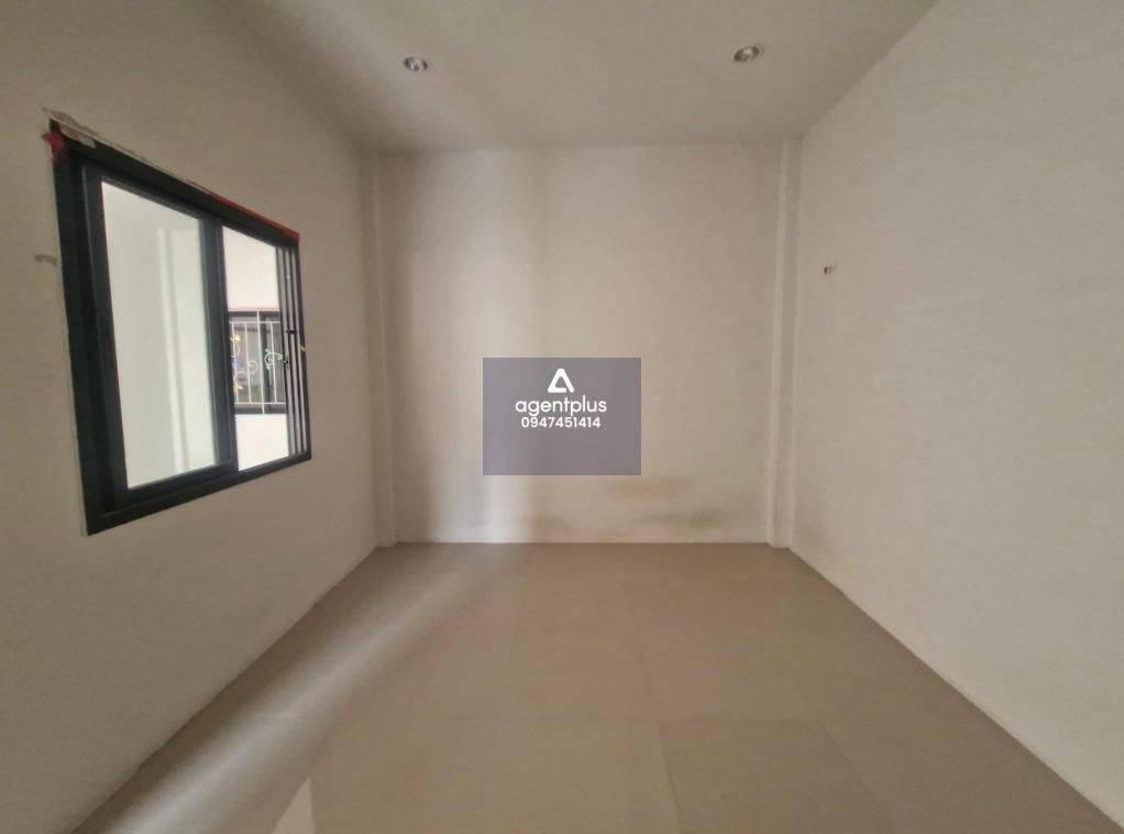 ทาวน์เฮ้าส์ โครงการเอสซี วิลเลจ ระยอง โครงสร้างอาคารคอนกรีตเสริมเหล็ก ทำเลที่ตั้งโครงการดี การเดินทางสะดวก ซอย 5 ปลวกแดง-วังตาผิน 3 ถนนสายปลวกแดง-ห้วยปราบ