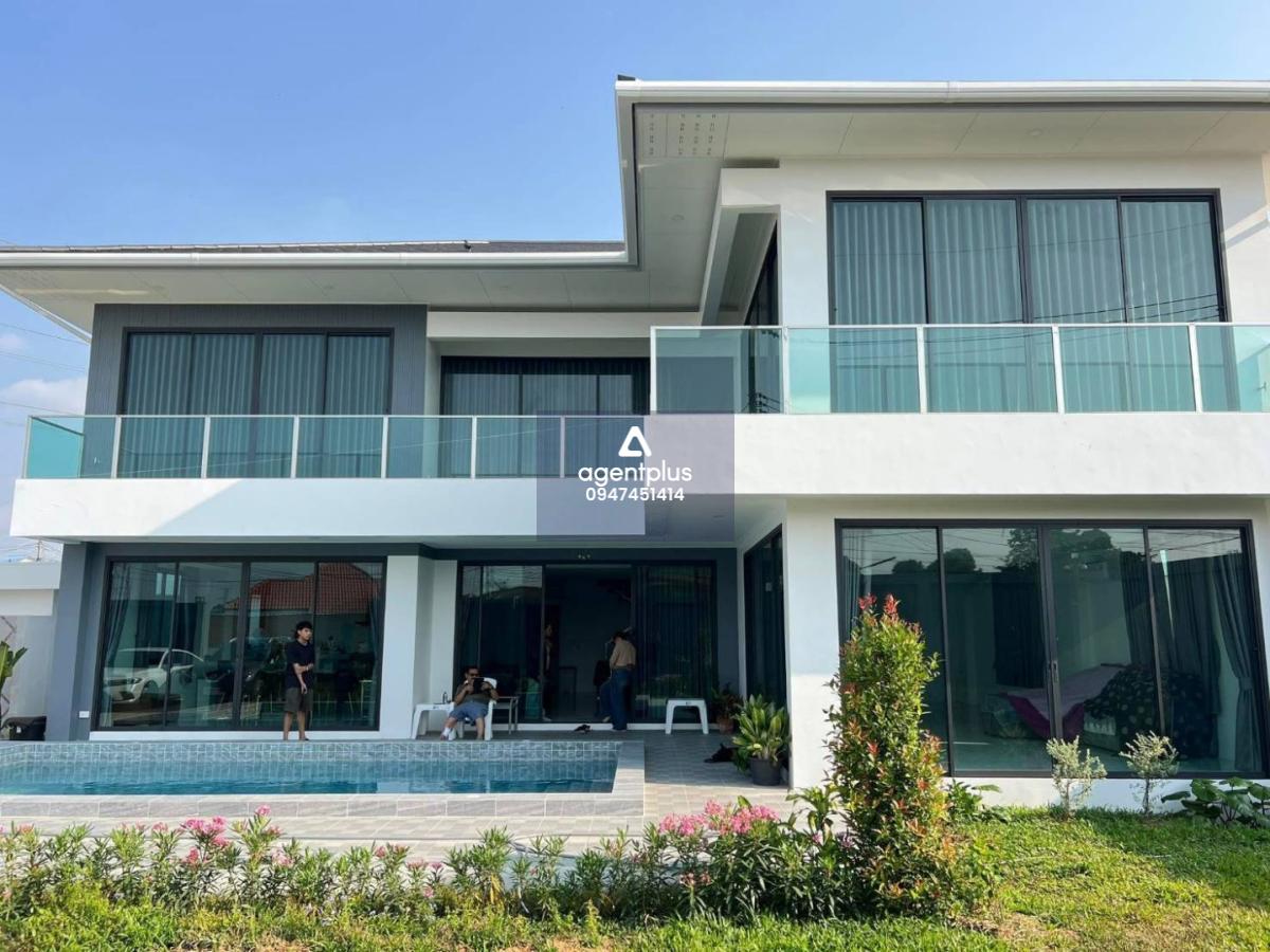 ขายพูลวิลล่าหรู โรงโป๊ะ พัทยา บ้านใหม่ 4 ห้องนอน พร้อมสระว่ายน้ำส่วนตัว