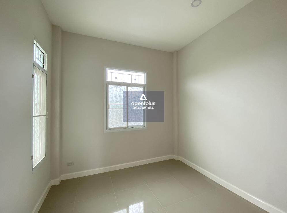 บ้านเดี่ยวชั้นเดียวภายในกว้างขวางปรับปรุงใหม่ โครงการพริมา ทำเลดี เดินทางเข้า-ออกสะดวก ห่างจากถนนสุขุมวิท(ทล.3) ประมาณ 2 กม. โครงการใกล้กับทางรถไฟ อยู่ในแหล่งชุมชน