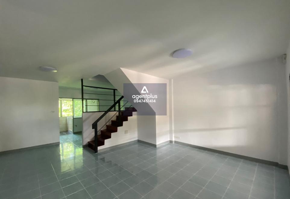 ทาวน์เฮ้าส์ 2 ชั้น ทำเลในแหล่งชุมชน สาธารณูปโภคพื้นฐานครบ การคมนาคมสะดวก สามารถเข้าออกได้หลายเส้นทาง