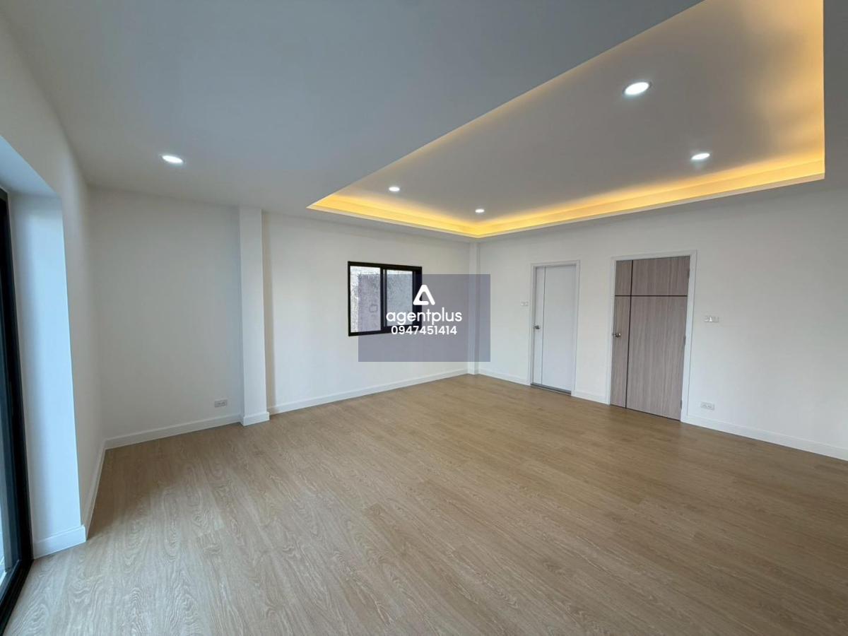 ขาย ทาวน์เฮาส์ 2 ชั้น บ้านสวย รีโนเวทใหม่ ทำเลดี เข้า-ออกได้หลายทาง