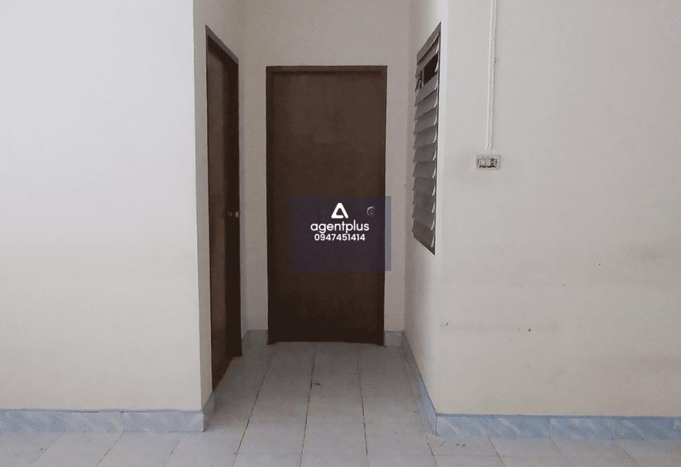 สวนแก้ว 1 ทาวน์เฮ้าส์ชั้นเดียว ซอย 3 ถนนกรอกยายชา อยู่ห่างจากถนนสุขุทวิท (ทล.3) ประมาณ 1.0 กม. ทำเลในแหล่งชุมชน สาธารณูปโภคพื้นฐานครบ การเดินทางสะดวก