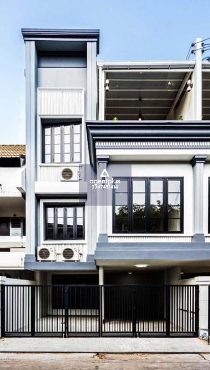 *ขายทาวน์เฮ้าส์สไตล์โมเดิร์นคลาสสิค (ไม่รวมตกแต่ง) ซอย พัฒนาการ 12 เชื่อมต่อเพชรบุรีตัดใหม่-ท่องหล่อ-สุขุมวิท-พระราม9-ศรีนครินทร์ สะดวกรวดเร็ว