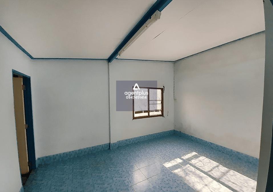 บ้านเดี่ยวชั้นเดียว ทำเลในแหล่งชุมชน ติดซอยสตาภิรมย์ถนนพลงช้างเผือก แยกจากถนนสุขุมวิท (ทล.3) ระหว่าง ก.ม. ที่ 270-271