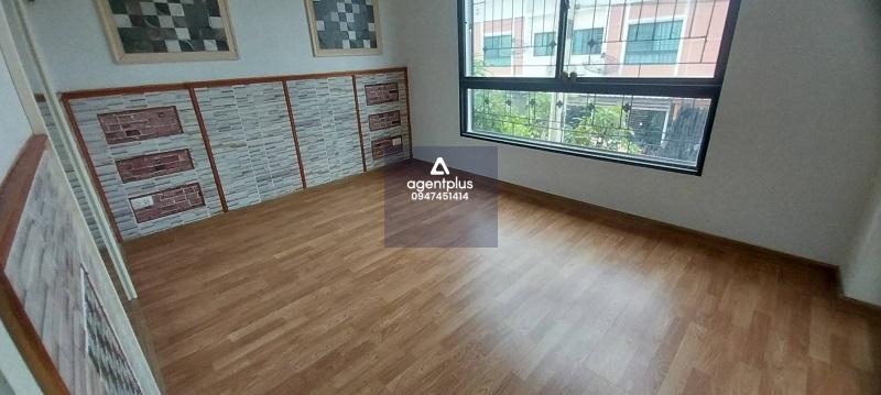 ทาวน์เฮ้าส์ 2 ชั้น โครงการเจ ทาวน์ เอ็กซ์คลูซีฟ บางปะกง-บ้านโพธิ์ โครงการติดทางหลวงหมายเลข 314 เดินทางเข้า-ออกสะดวก สิ่งอำนวยความสะดวกครบครัน