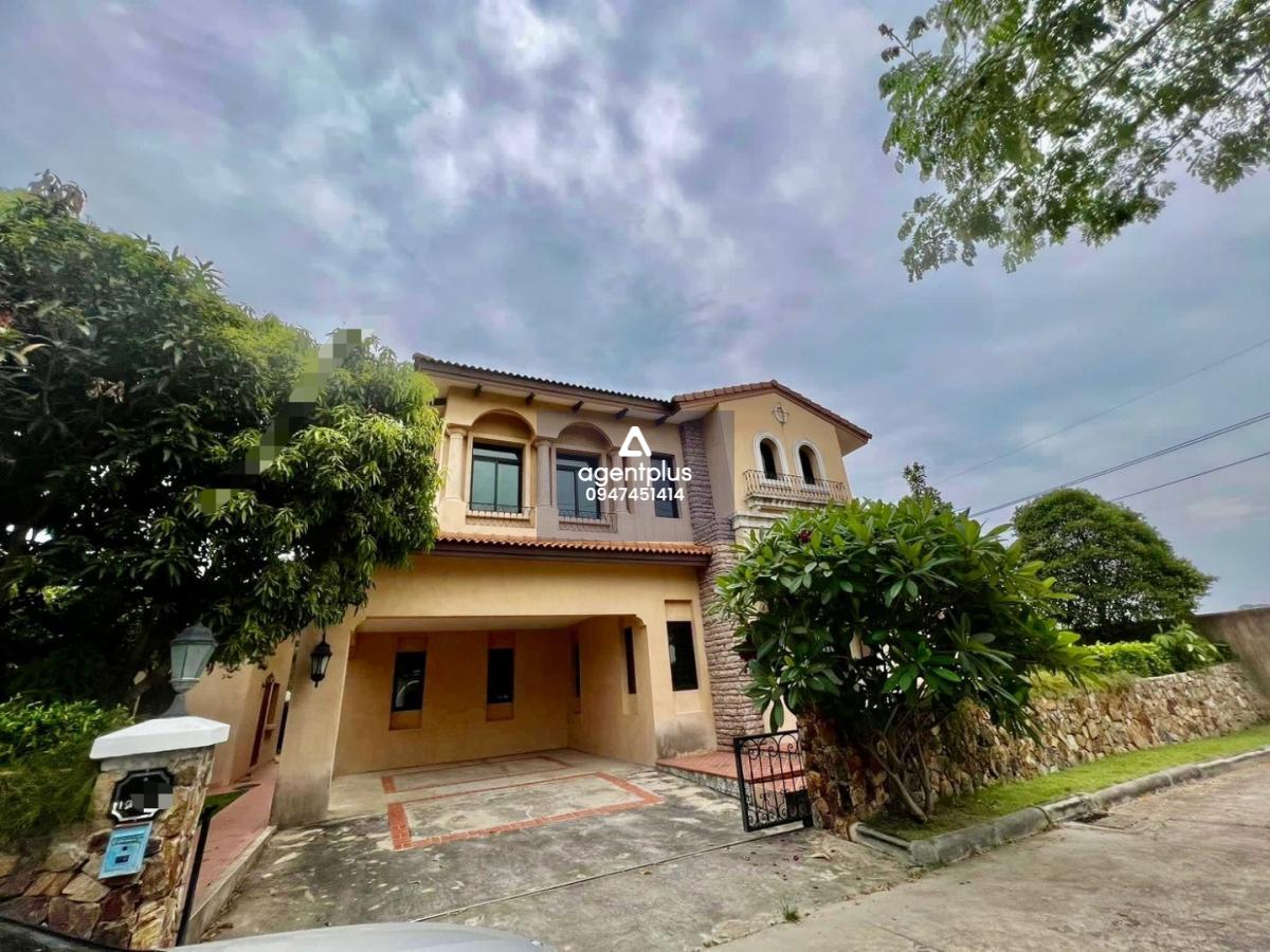 บ้านสไตล์ Tuscany ในโครงการ Nusa Chivani 4 ห้องนอน พร้อมสระว่ายน้ำส่วนตัว เงียบสงบ 