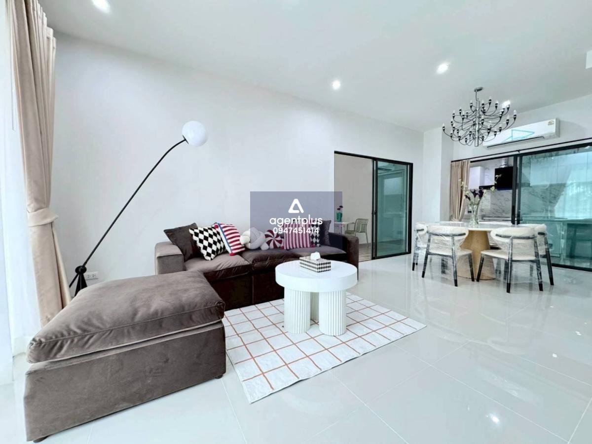 ให้เช่าทาวน์โฮม 3 ชั้น บ้านกลางเมือง พระราม 9 - กรุงเทพกรีฑา บ้านหลังมุม ทำเลดีมาก